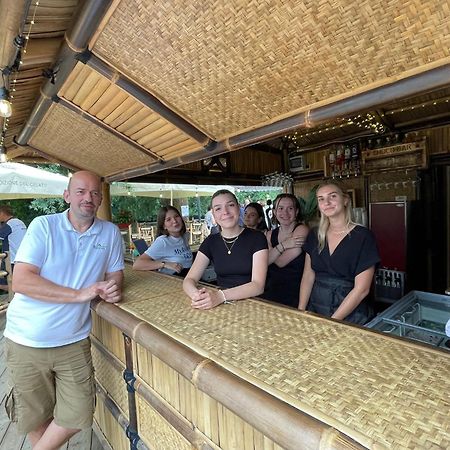 Tonneau Herbergement Insolite Au Camping Des Nieres Ebreuil Екстериор снимка