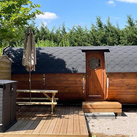 Tonneau Herbergement Insolite Au Camping Des Nieres Ebreuil Екстериор снимка