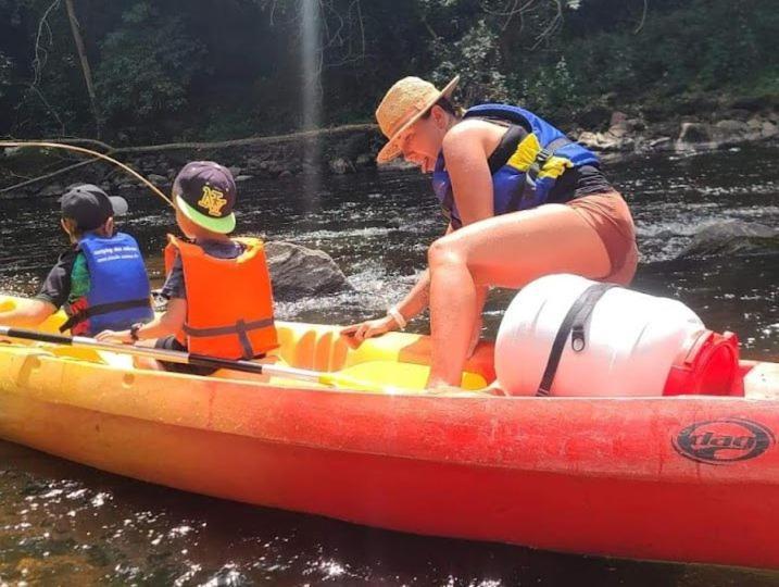 Tonneau Herbergement Insolite Au Camping Des Nieres Ebreuil Екстериор снимка