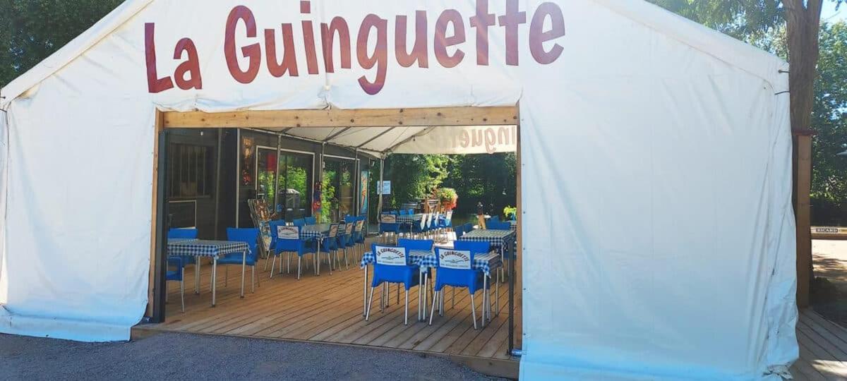 Tonneau Herbergement Insolite Au Camping Des Nieres Ebreuil Екстериор снимка